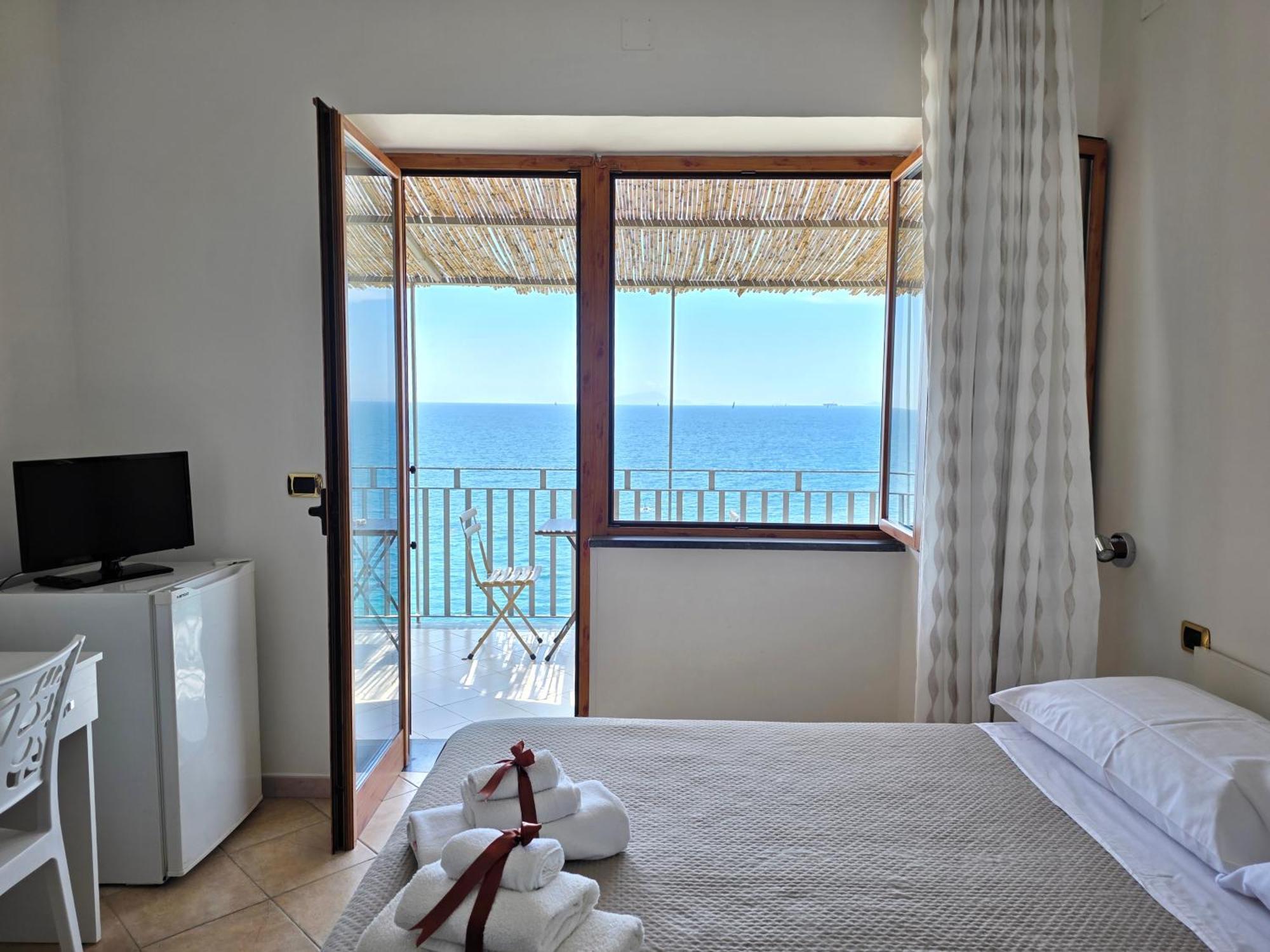 Oasi Relais Bed & Breakfast Вико Екуензе Екстериор снимка