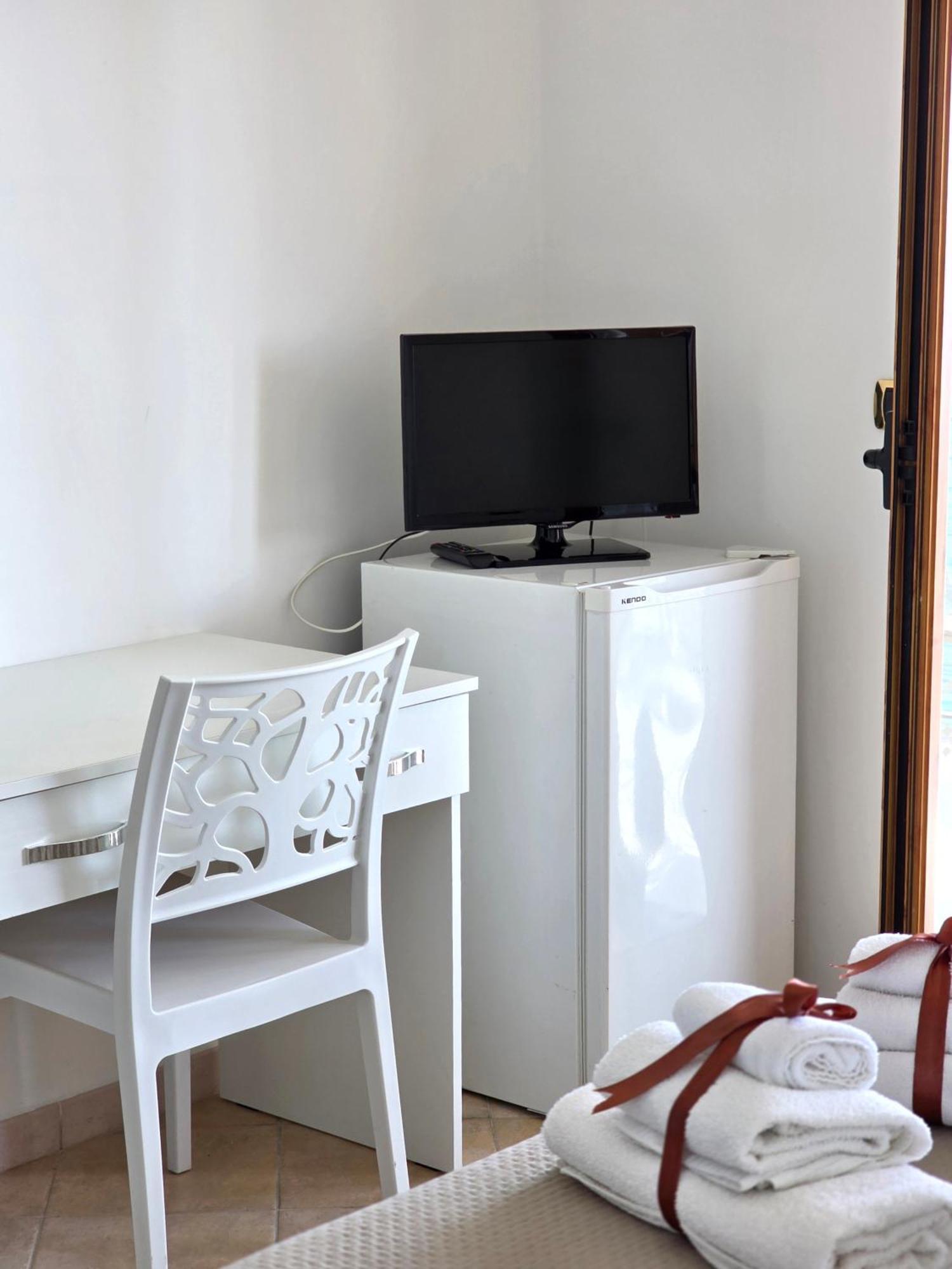 Oasi Relais Bed & Breakfast Вико Екуензе Екстериор снимка