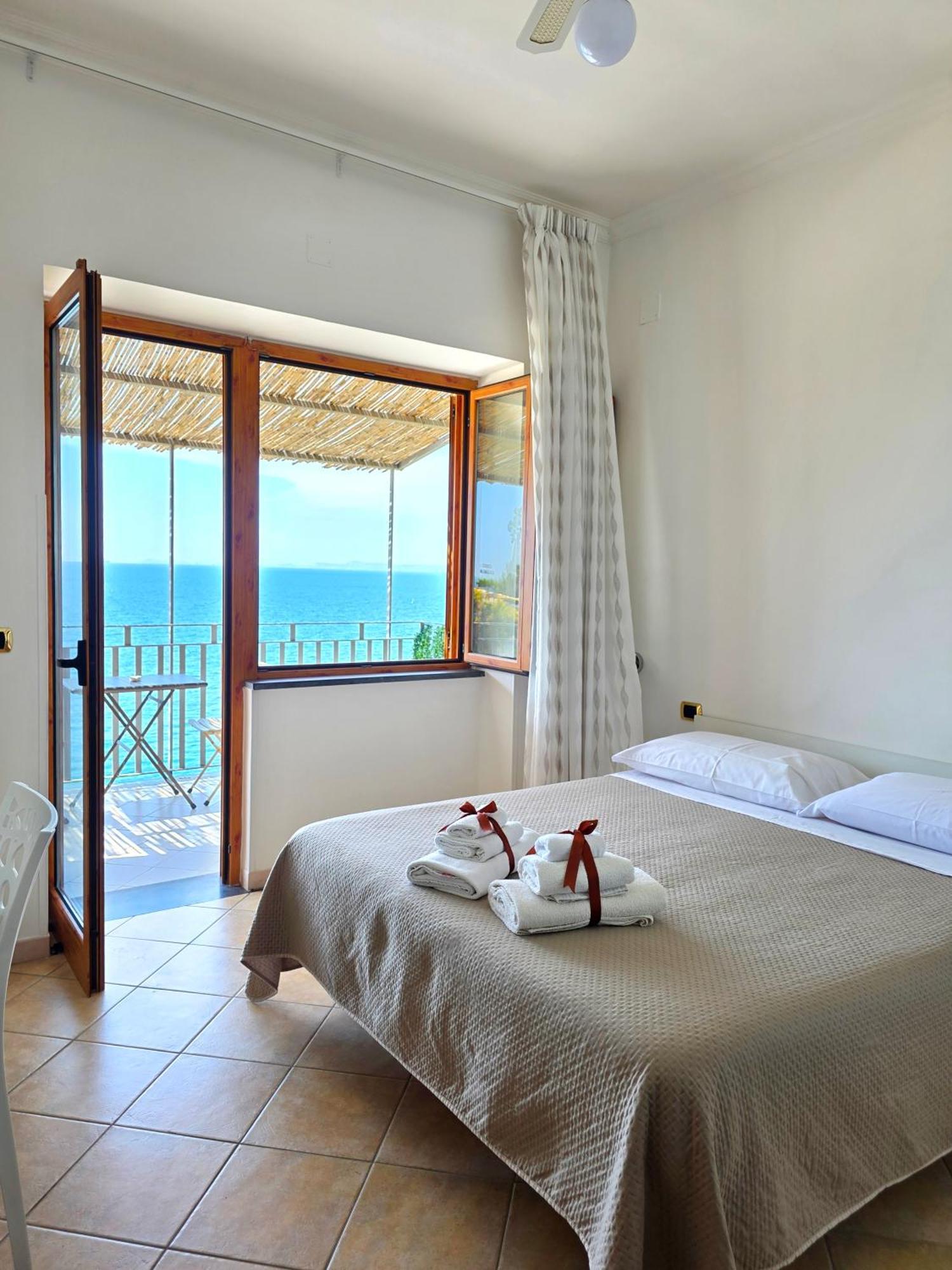 Oasi Relais Bed & Breakfast Вико Екуензе Екстериор снимка