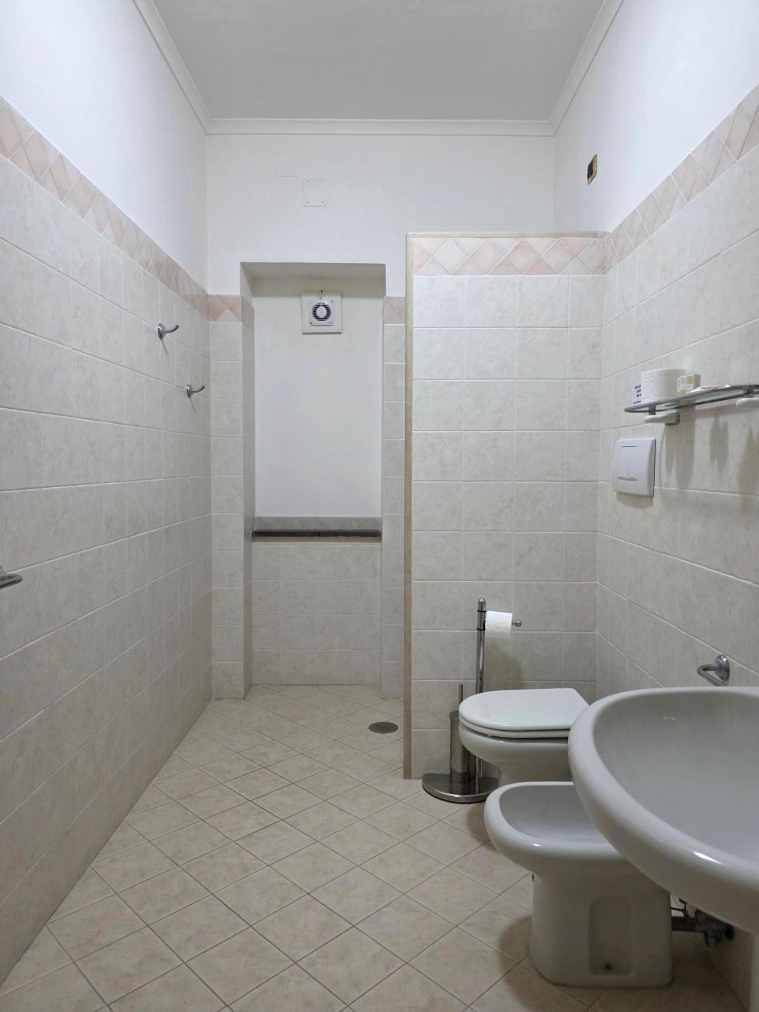 Oasi Relais Bed & Breakfast Вико Екуензе Екстериор снимка