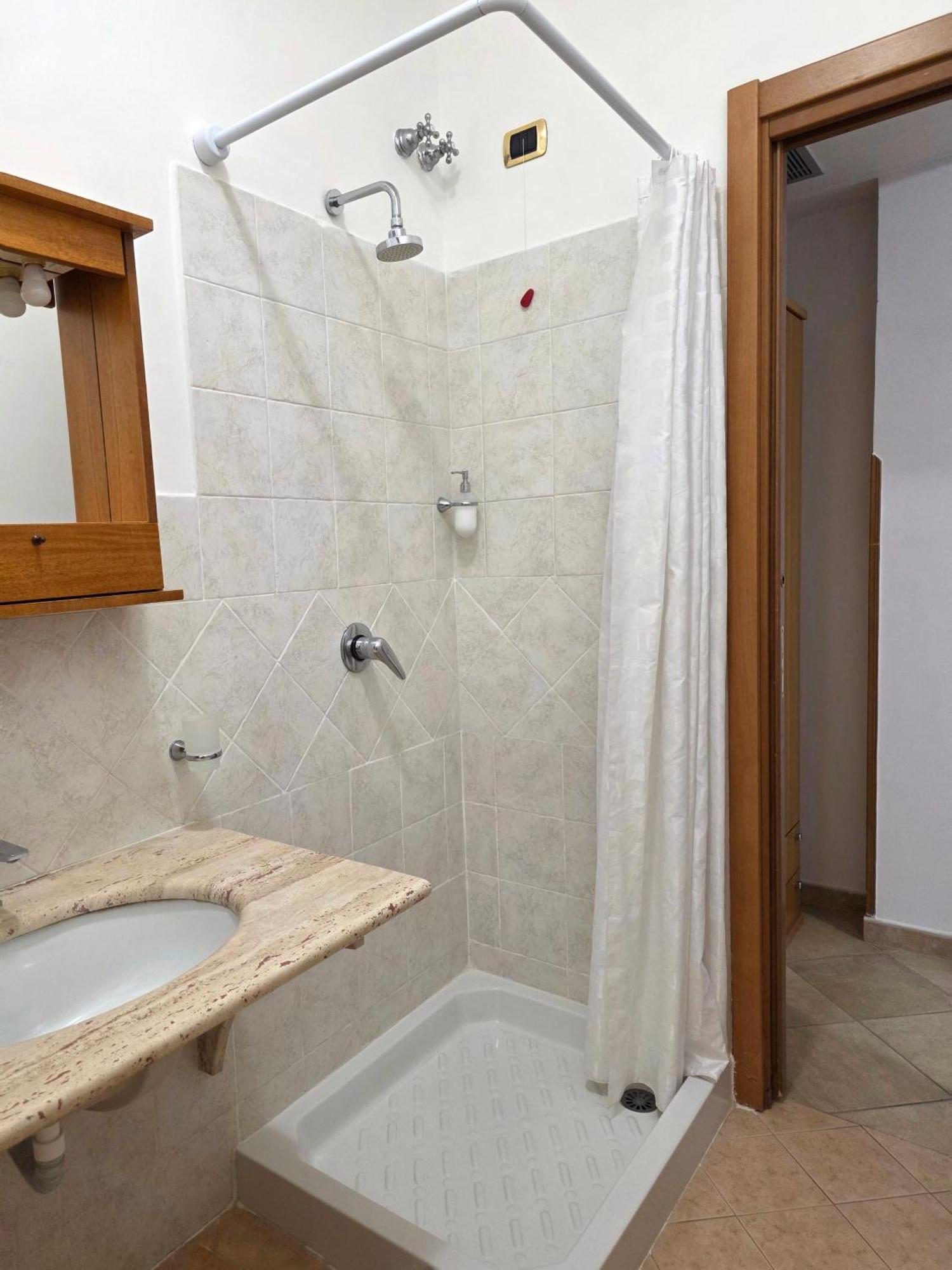 Oasi Relais Bed & Breakfast Вико Екуензе Екстериор снимка