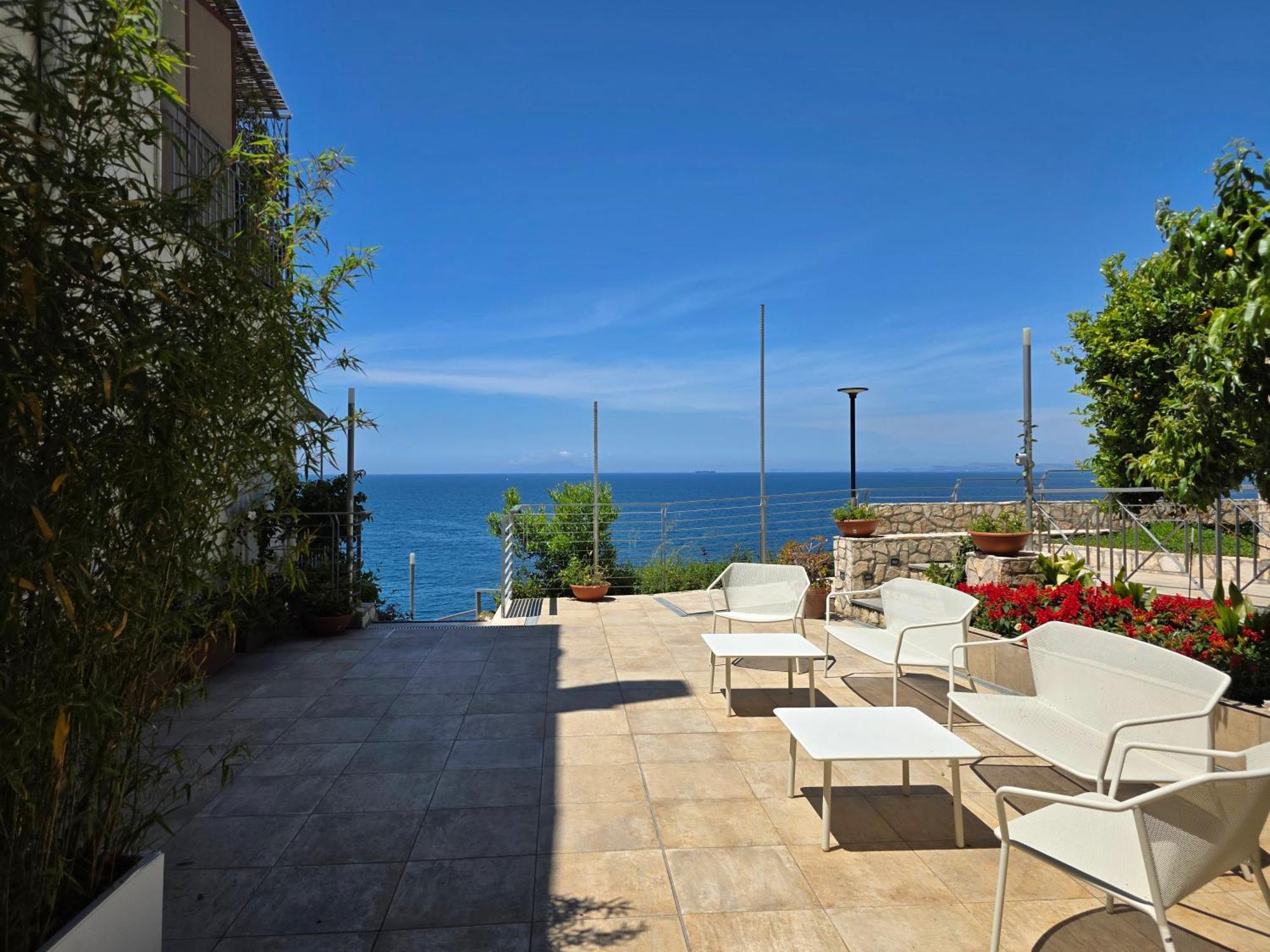 Oasi Relais Bed & Breakfast Вико Екуензе Екстериор снимка