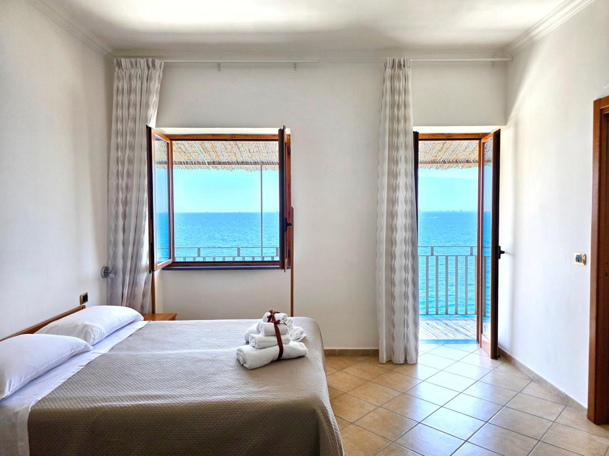 Oasi Relais Bed & Breakfast Вико Екуензе Екстериор снимка