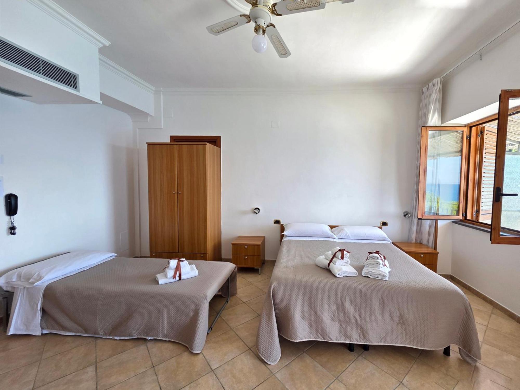 Oasi Relais Bed & Breakfast Вико Екуензе Екстериор снимка