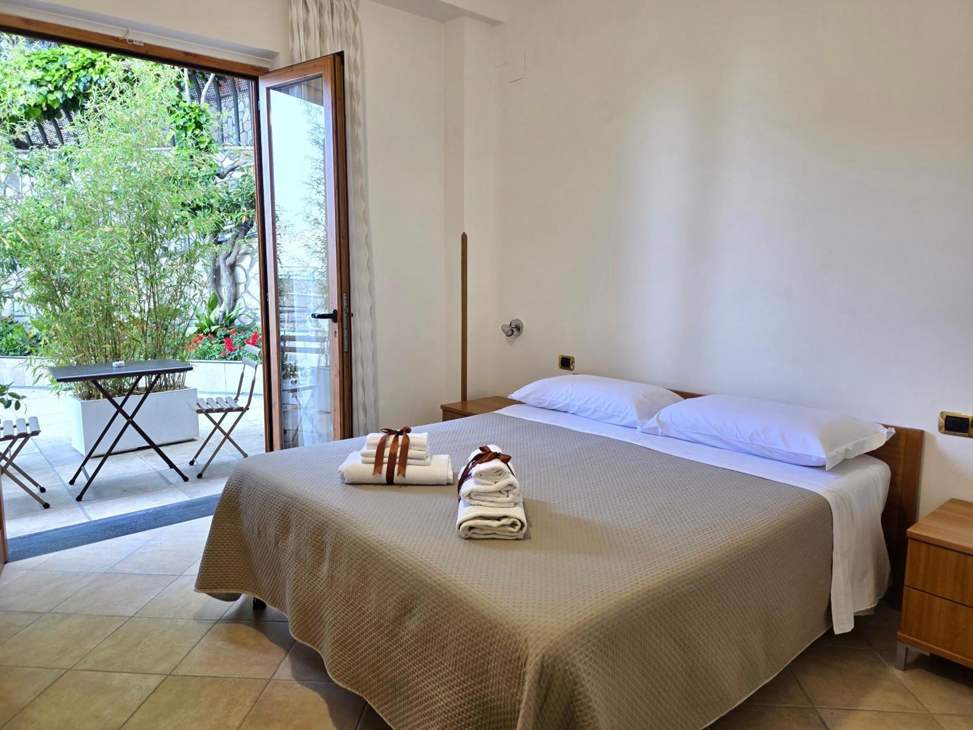 Oasi Relais Bed & Breakfast Вико Екуензе Екстериор снимка