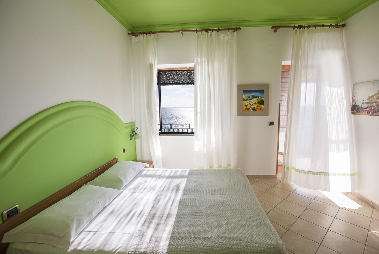 Oasi Relais Bed & Breakfast Вико Екуензе Екстериор снимка