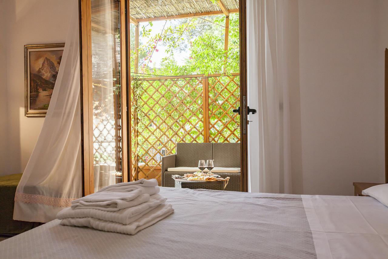 Oasi Relais Bed & Breakfast Вико Екуензе Екстериор снимка