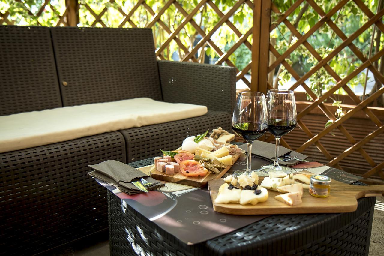 Oasi Relais Bed & Breakfast Вико Екуензе Екстериор снимка